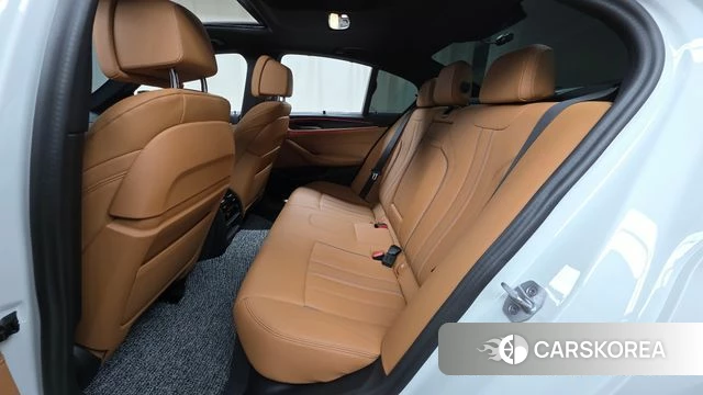 BMW 5 Series (G30) 2023 Белый из Кореи, фото 3