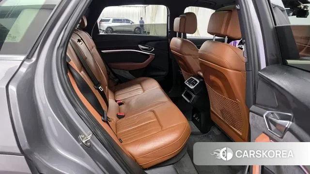 Audi e-Tron 2021 Серебряный из Кореи, фото 3