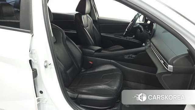 Hyundai Avante Hybrid (CN7) 2022 Белый из Кореи, фото 3
