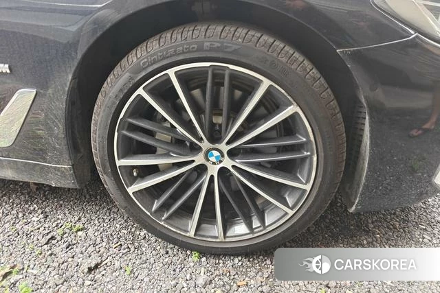 BMW 5 series 2021 Черный из Китая, фото 3