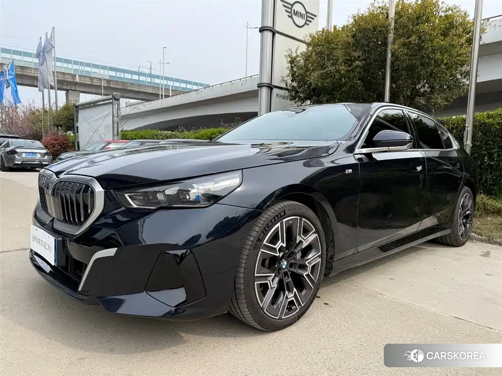 BMW 5 series 2025 Черный из Китая, фото 3