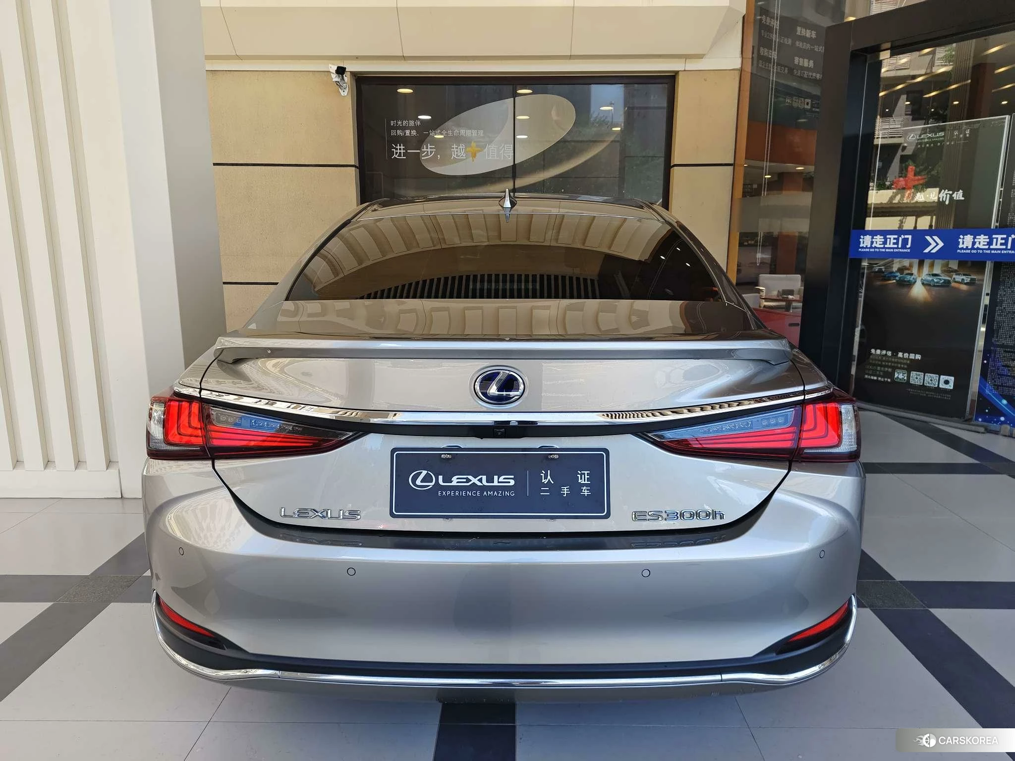 Lexus ES 2019 Серебристо-серый из Китая, фото 3