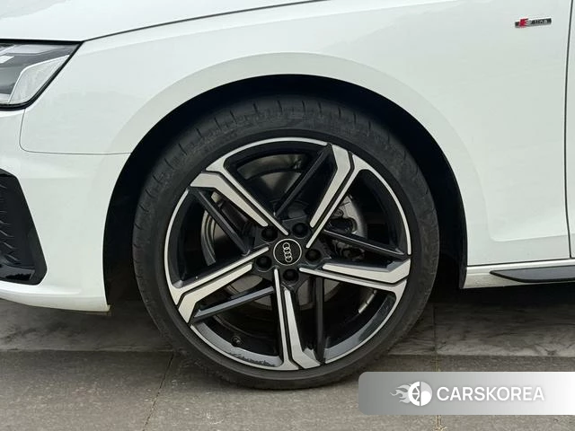 Audi A4L 2025 Белый из Китая, фото 3