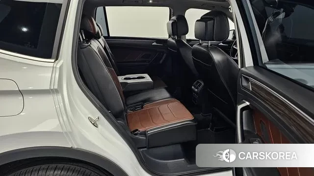 Volkswagen Tiguan Allspace 2024 Белый из Кореи, фото 3