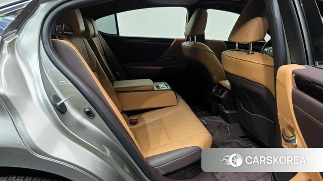 Lexus ES300h 7th generation 2018 Серебристо-серый из Кореи, фото 3