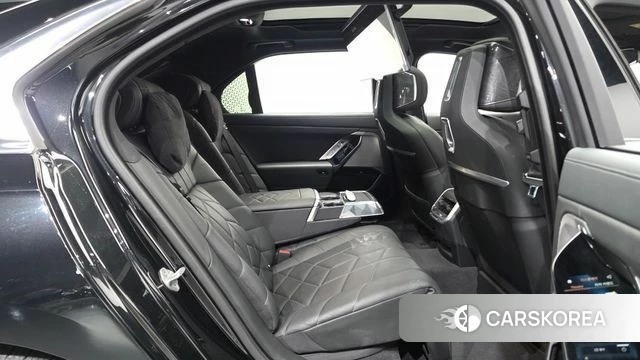 BMW 7 Series (G70) 2024 Черный из Кореи, фото 3