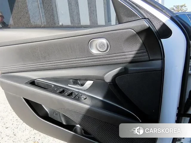 Hyundai The New Avante (CN7) 2024 Белый из Кореи, фото 3