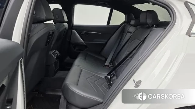 BMW 5 Series (G60) 2024 Белый из Кореи, фото 3