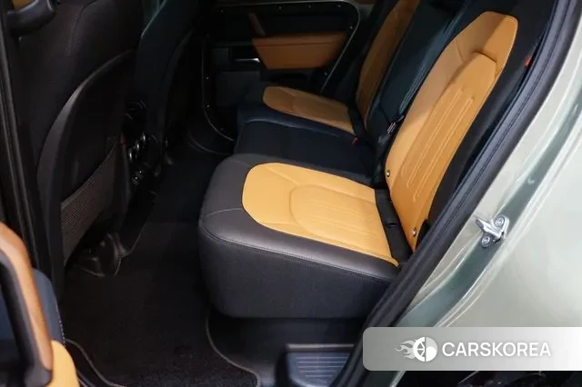 Land Rover Defender (L663) 2023 Темно-зеленый из Кореи, фото 3