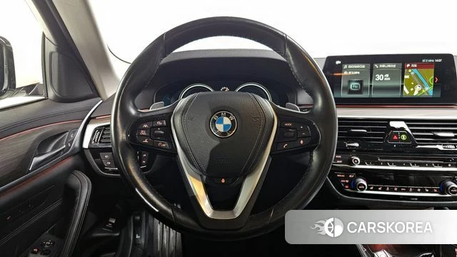 BMW 5 Series (G30) 2018 Белый из Кореи, фото 3