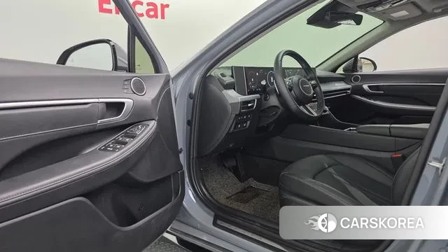 Hyundai Sonata D Edge Hybrid (DN8) 2025 Светло-серебряный цвет из Кореи, фото 3