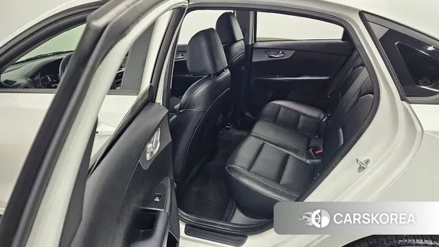 Kia The New K3 2nd generation 2022 Белый из Кореи, фото 3