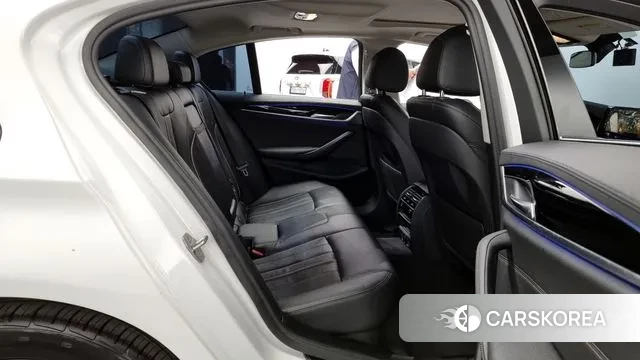 BMW 5 Series (G30) 2018 Белый из Кореи, фото 3