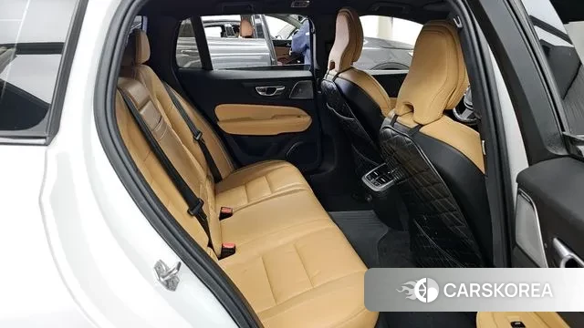 Volvo V60 Cross-Country 2nd Generation 2021 Белый из Кореи, фото 3