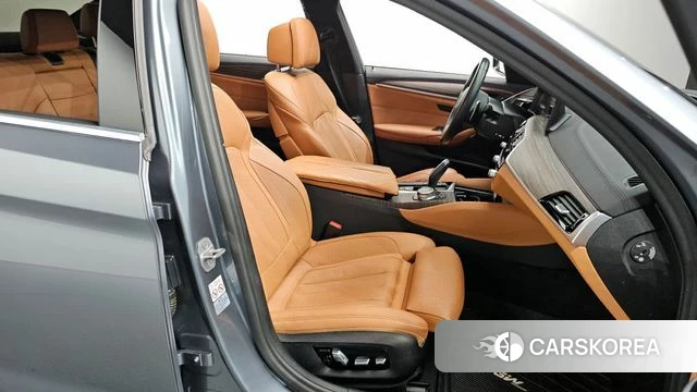 BMW 5 Series (G30) 2020 Серебристо-серый из Кореи, фото 3