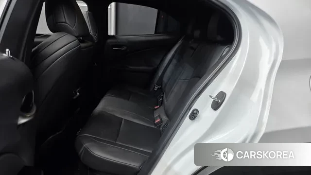 Lexus UX300h 2024 Белый из Кореи, фото 3