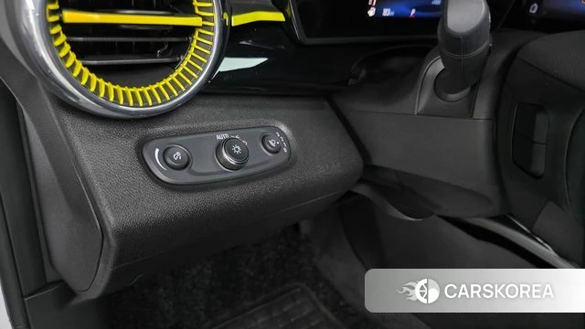 Chevrolet (GM Daewoo) Trax Crossover 2023 Белый из Кореи, фото 3