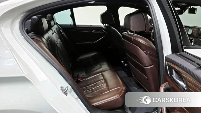 BMW 5 Series (G30) 2018 Белый из Кореи, фото 3