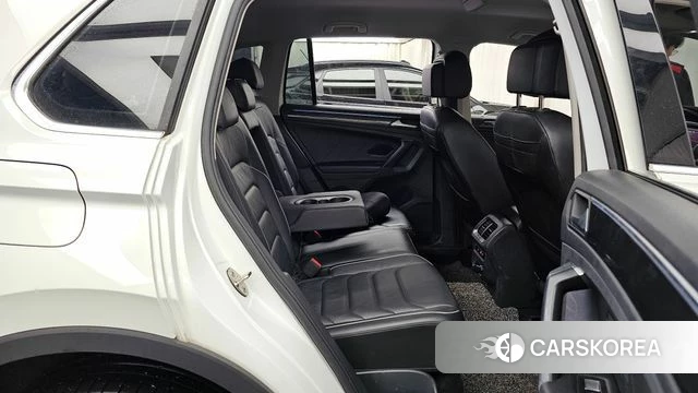 Volkswagen Tiguan second Generation 2022 Белый из Кореи, фото 3