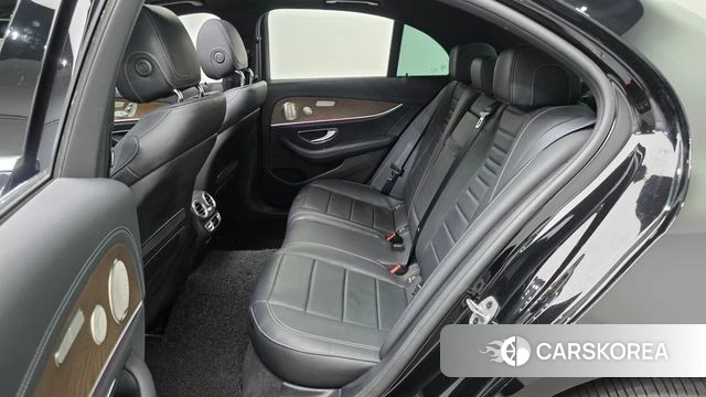 Mercedes-Benz E-Class W213 2021 Черный из Кореи, фото 3
