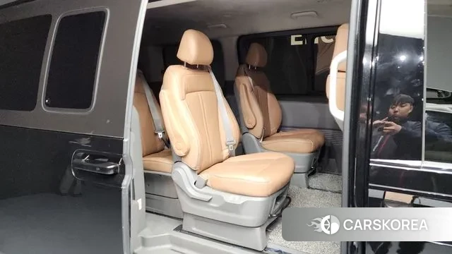 Hyundai Staria 2022 Черный из Кореи, фото 3