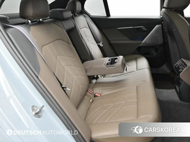 BMW 5 Series (G60) 2024 Серебристо-серый из Кореи, фото 3