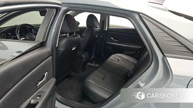 Hyundai Avante Hybrid (CN7) 2021 Серебристо-серый из Кореи, фото 3