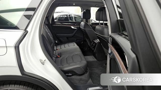 Volkswagen Touareg 3rd generation 2025 Белый из Кореи, фото 3