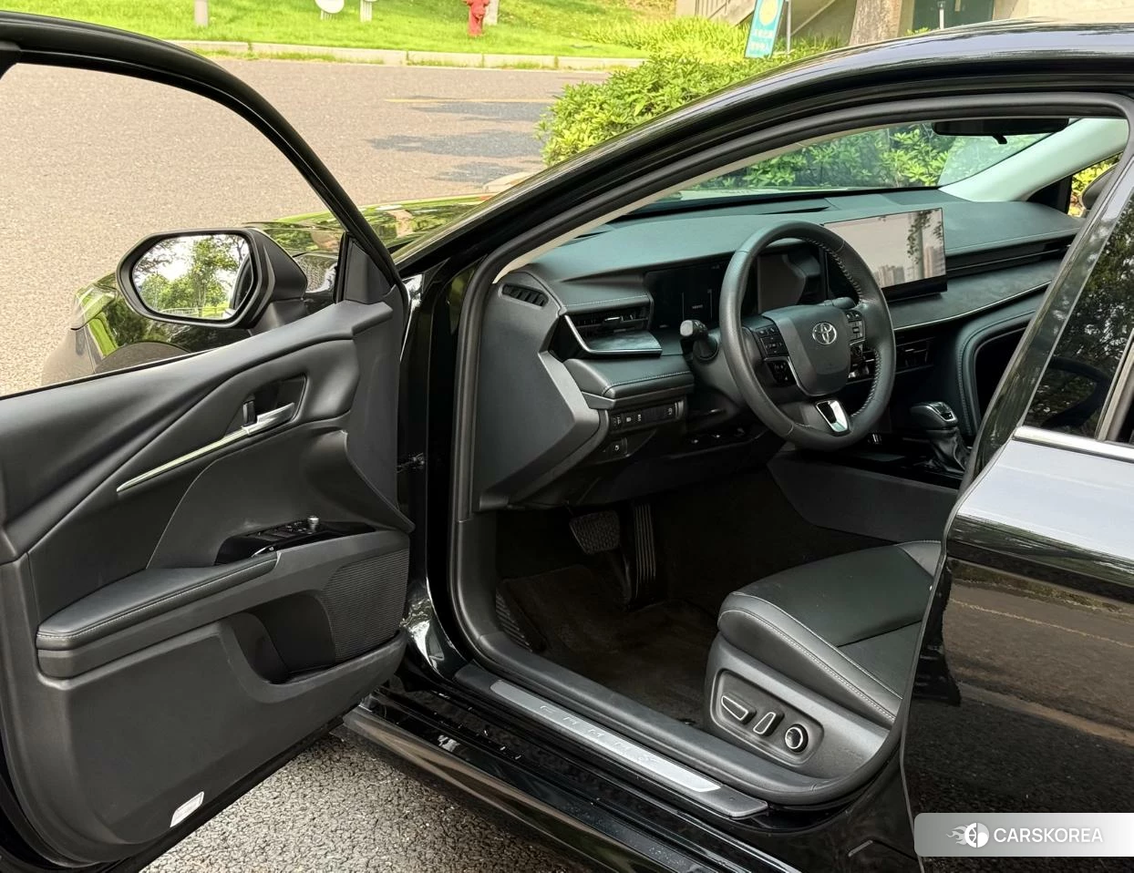 Toyota Camry 2024 Черный из Китая, фото 3