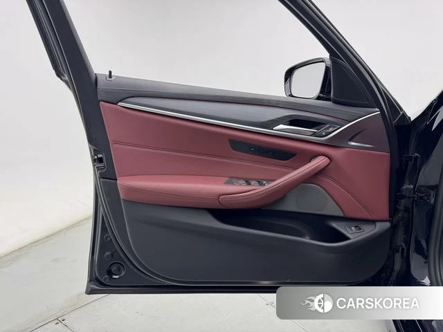 BMW 5 series 2021 Черный из Китая, фото 3