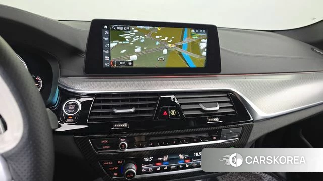 BMW 5 Series (G30) 2018 Светло-серебряный цвет из Кореи, фото 3
