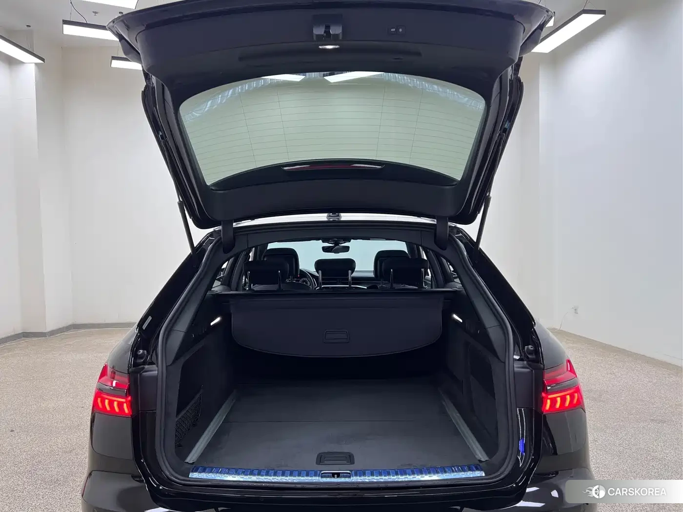 Audi A6 2021 Черный из Китая, фото 3