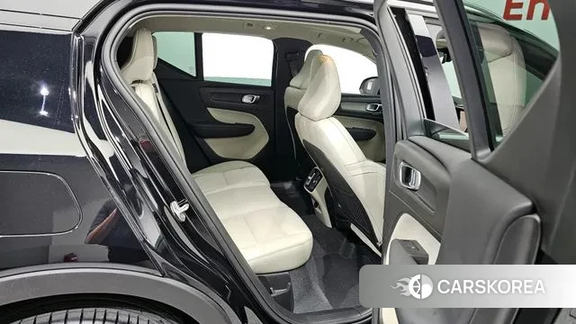Volvo XC40 2023 Черный из Кореи, фото 3