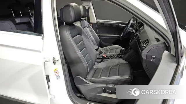 Volkswagen Tiguan second Generation 2020 Белый из Кореи, фото 3