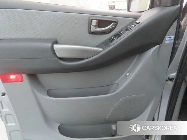 Hyundai The New Grand Starex 2021 Серебристо-серый из Кореи, фото 3