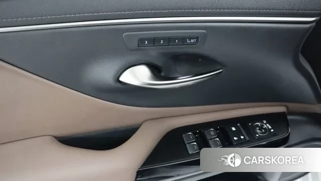 Lexus ES300h 7th generation 2025 Белый из Кореи, фото 3