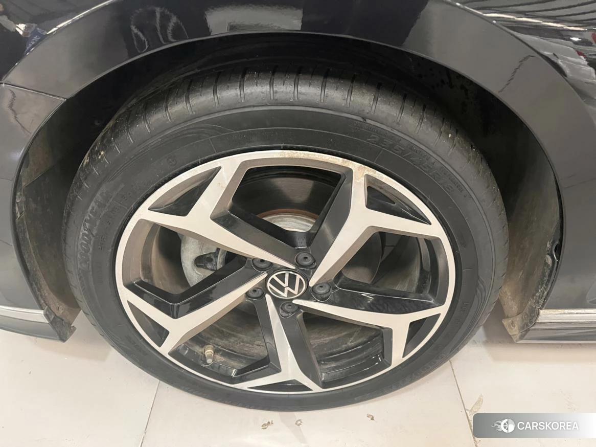 Volkswagen Magotan 2024 Черный из Китая, фото 3
