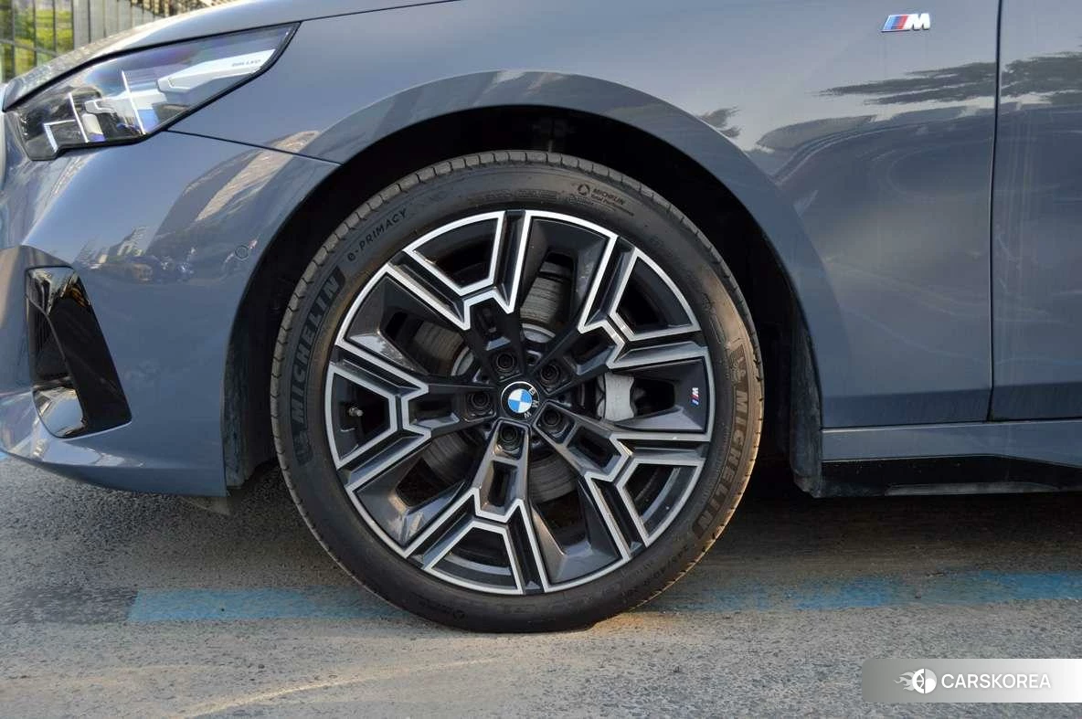 BMW 5 series 2024 Синий из Китая, фото 3
