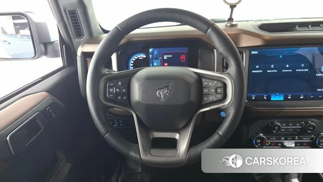 Ford Bronco 6th Generation 2023 Небесно-голубой из Кореи, фото 3