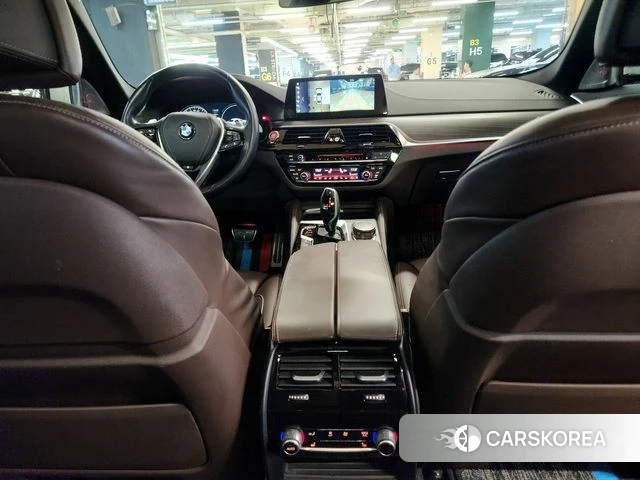 BMW 5 Series (G30) 2018 Белый из Кореи, фото 3