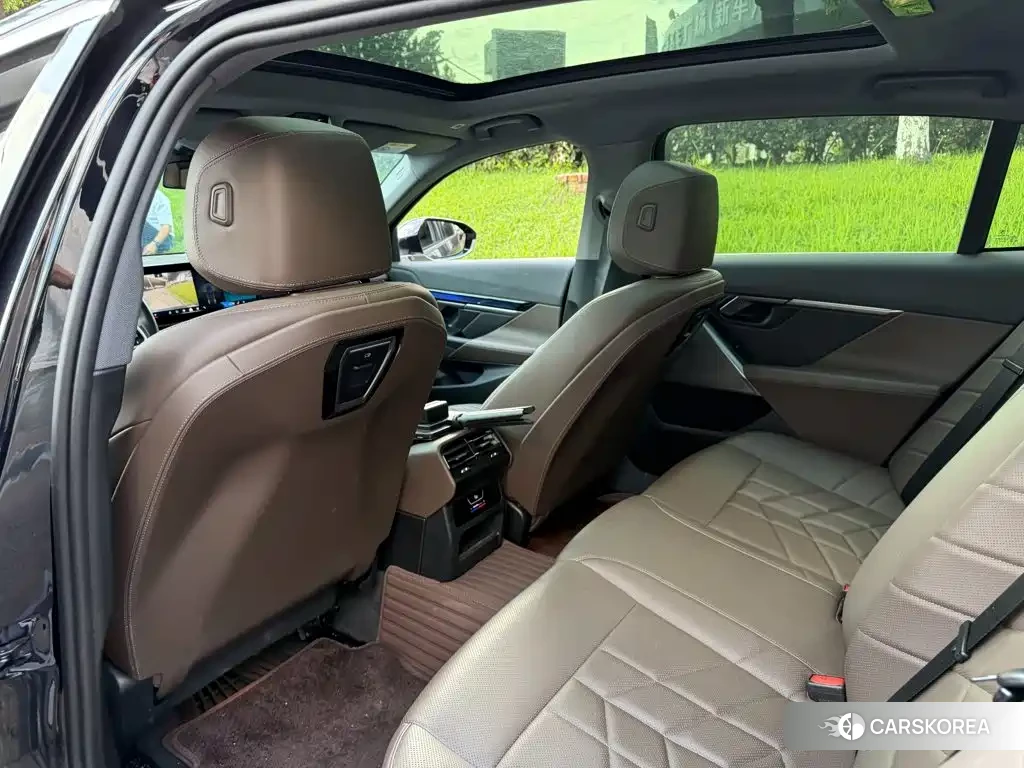 BMW i5 2024 Черный из Китая, фото 3