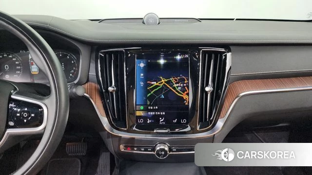 Volvo S60 3rd generation 2021 Белый из Кореи, фото 3