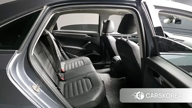 Volkswagen The New Passat 2018 Серебристо-серый из Кореи, фото 3