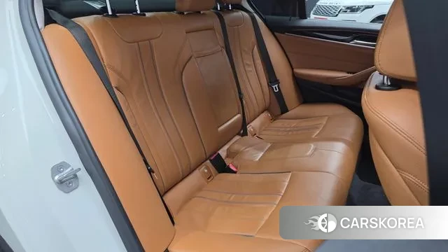 BMW 5 Series (G30) 2019 Белый из Кореи, фото 3