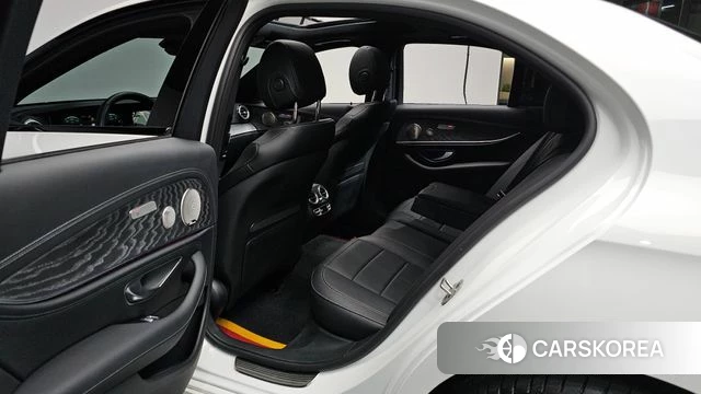 Mercedes-Benz E-Class W213 2023 Белый из Кореи, фото 3