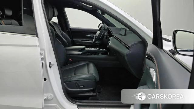 Genesis GV70 2023 Белый из Кореи, фото 3