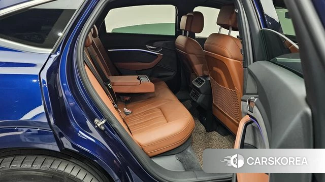 Audi e-Tron 2021 Синий из Кореи, фото 3