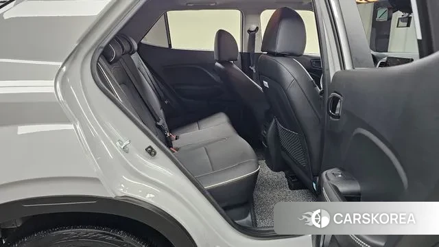 Hyundai Venue 2023 Серебристо-серый из Кореи, фото 3