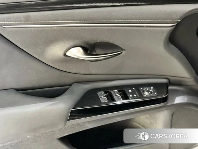 Lexus ES 2023 Серебристо-серый из Китая, фото 3