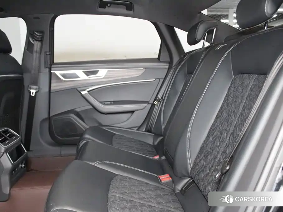 Audi A6L 2023 Черный из Китая, фото 3